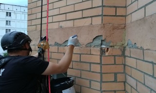 Обследование фасада здания в Череповце в октябре